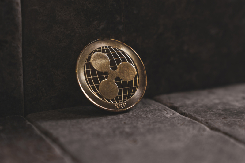 XRP Price Rests Between 9 EMA, EQ Level; Analyst Explains How to Trade