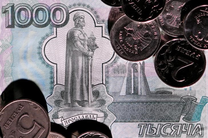 El rublo sube el 0,48 % ante el dólar y el 0,5 % frente al euro