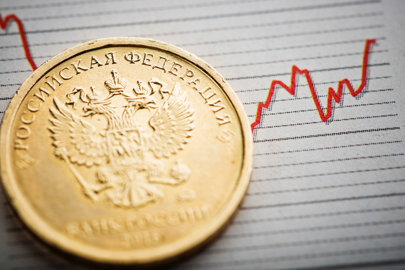 El rublo cae un 4,06 % frente al dólar y un 3,91 % ante el euro