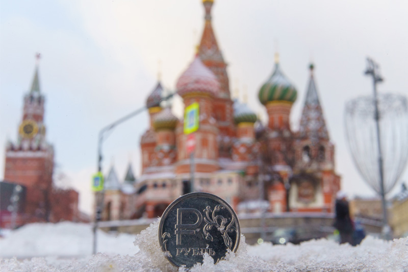 El rublo baja un 0,93 % ante el dólar y un 1,59 % frente al euro
