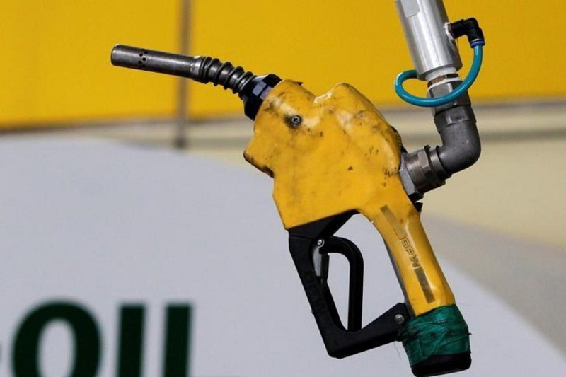 &copy; Reuters מחיר הדלק יירד ב-10 אגורות לליטר מיום ראשון