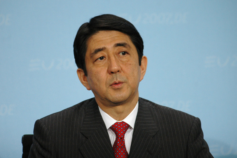 Japonya'da seçimleri kazanan Abe, silahlı kuvvetlerin gücünü artıracak anayasa değişikliği için harekete geçecek