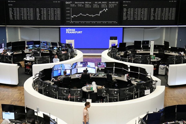 &copy; Reuters المستشار المالي لدى المتداول العربي يتوقع صعود قوي للأسهم السعودية