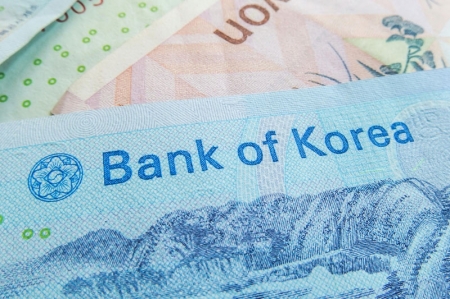 Asia FX slips, dollar steady on rate uncertainty; S.Korean won slides on BOK cut