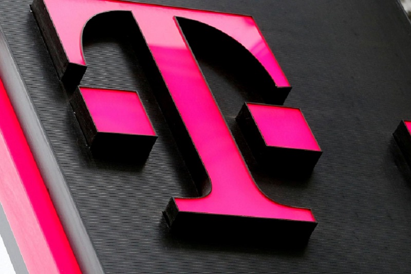 T-Mobile US earnings beat by $0.12, revenue fell short of estimates