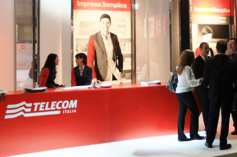 Minoritários da Telecom Italia pedem fusão da TIM com a Oi
