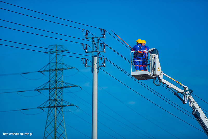 Tauron zwiększy nakłady na sieci elektroenerg. do 3 mld zł w br. wobec 2,77 mld zł w 2023