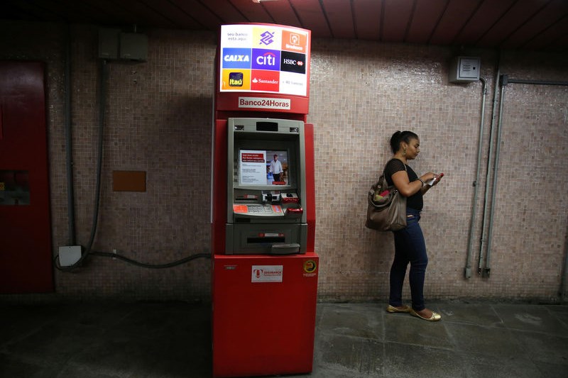 &copy; © Reuters Tecban começa a testar 5G em caixa eletrônico com linguagem de libras