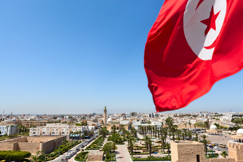 تونس تعتقل 14 مسؤولا في تحقيق فساد بصناعة الفوسفات