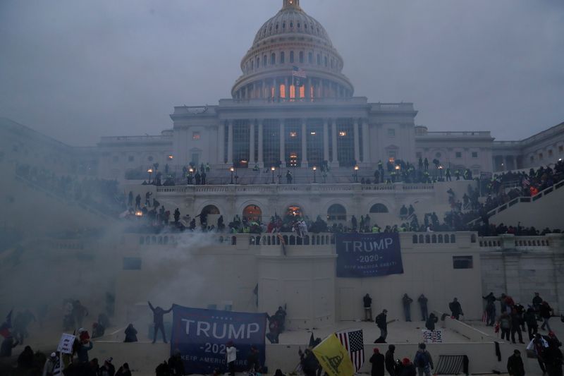 © Reuters. The U.S. Capitol Building is stormed by a pro-Trump mob on January 6, 2021