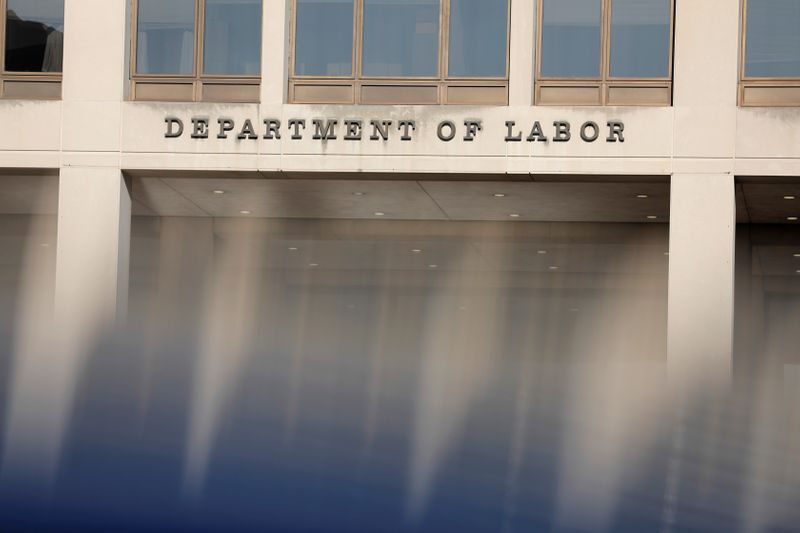 U.S.  Productivity Slumped in 1Q as Labor Market Stayed Tight