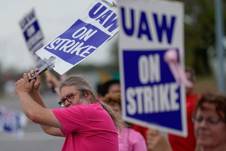 UAW strikes head into sixth day as union prepares to presumably broaden labor actions By Investing.com