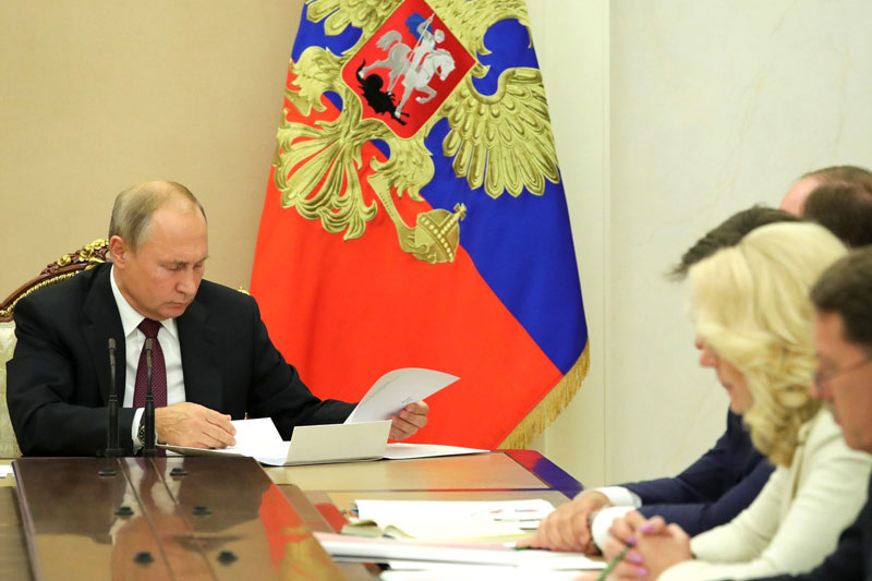 Путин поручил к 15 февраля утвердить паспорта инвестпроектов по лизингу водного и авиатранспорта с использованием средств ФНБ