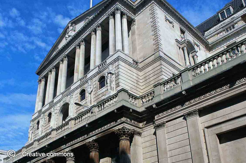 BC britânico eleva taxa de juros pela 1ª vez em uma década e vê aumentos graduais à frente