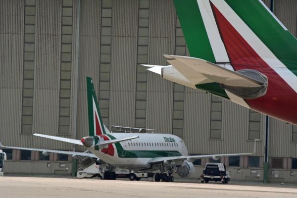 &copy; Reuters.  Italy keen to keep 15 percent stake in Alitalia in rescue plan: paper