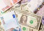 Курс доллара США повысился против евро и британского фунта
