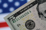 Dólar oscila pouco com acordo EUA-Japão e tarifas dos EUA em foco