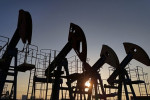 Oil rises 2% on US-EU trade deal, Trump’s shorter deadline for Russia