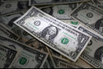 Dólar cai pelo terceiro dia seguido com perspectiva de corte de juros nos EUA