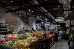 Preços ao consumidor nos EUA devem ter permanecido elevados em setembro em meio ao repasse de tarifas