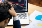 Ngân hàng và bluechips kéo VN-Index lùi bước bất chấp VIC dẫn sóng