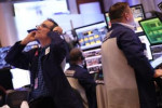 Dow Jones mất 700 điểm, Nasdaq Composite sụt 3% khi cổ phiếu công nghệ bị bán tháo