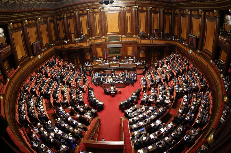 ECONOMICA - Governo Renzi sceglie stime 2017 sul filo del rasoio