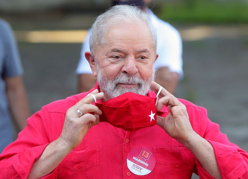 &copy; Reuters Abraçado a ministro de Lula, organizador da Marcha para Jesus clama por \'melhores dias\'