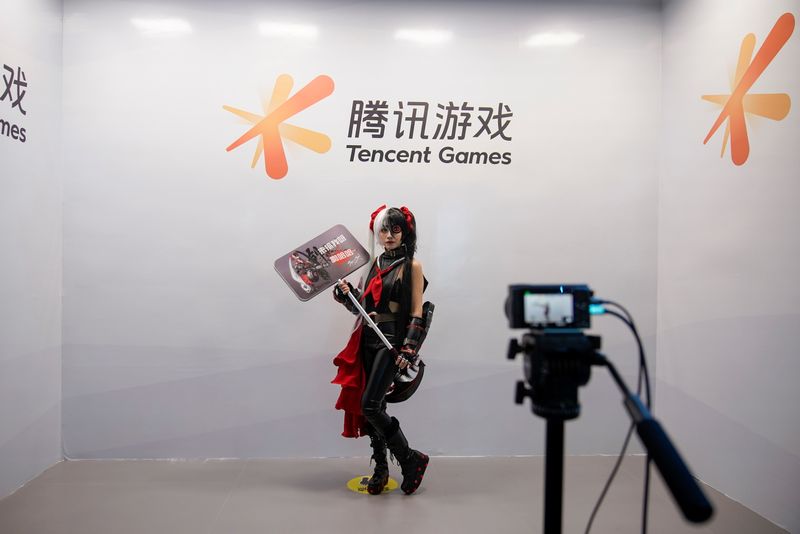 Tencent Posts First-Ever Sales Fall After China Economy Worsens