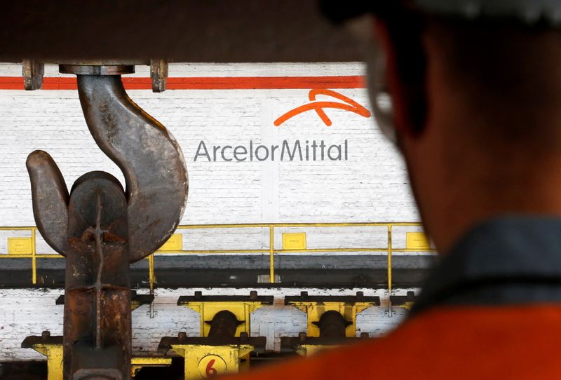 &copy; Reuters ArcelorMittal lucra menos do que o esperado no 4º tri, mas receita surpreende