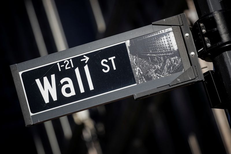 Bolsas de NY fecham em queda, com comentários de Powell e temor sobre Ômicron