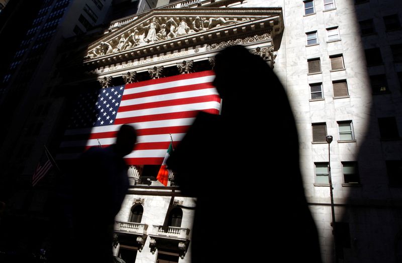 Futuros suben; se evita el cierre del Gobierno: 5 claves en Wall Street