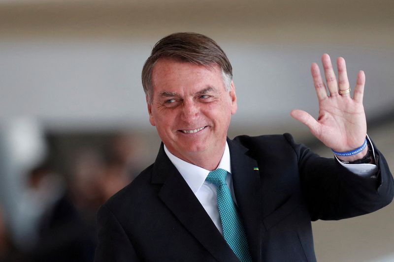 &copy; Reuters Bolsonaro: servidores públicos terão reajuste em 2023, não definimos porcentual