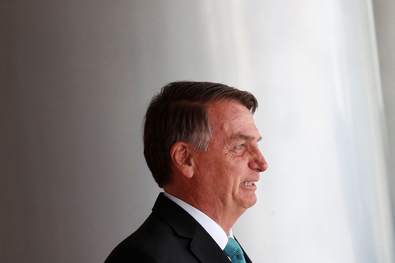 &copy; Reuters Moraes inclui Bolsonaro em inquérito por suspeita de incitar ações golpistas