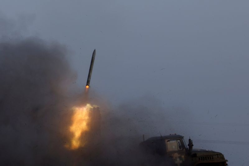 La Russie lance des missiles, l'Ukraine demande des avions de chasse