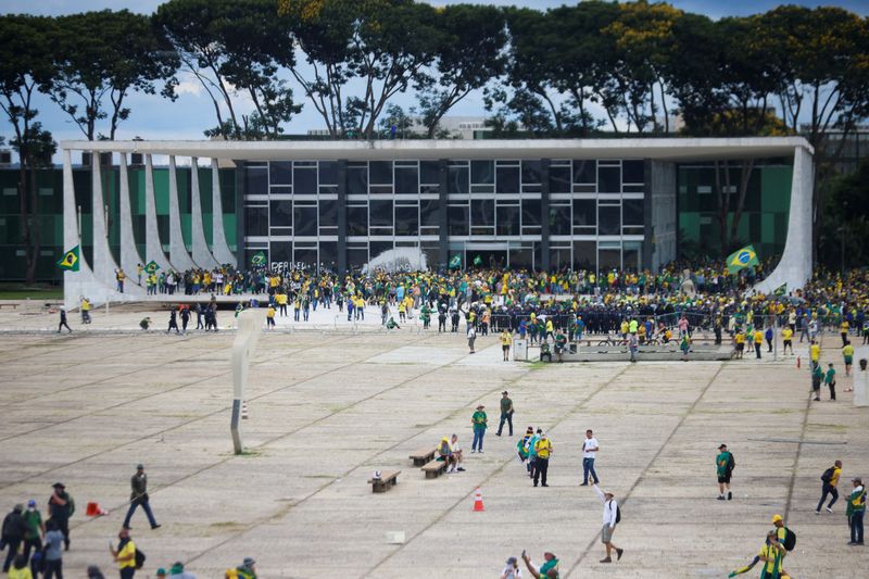 &copy; Reuters Associações do comércio repudiam ataques golpistas em Brasília