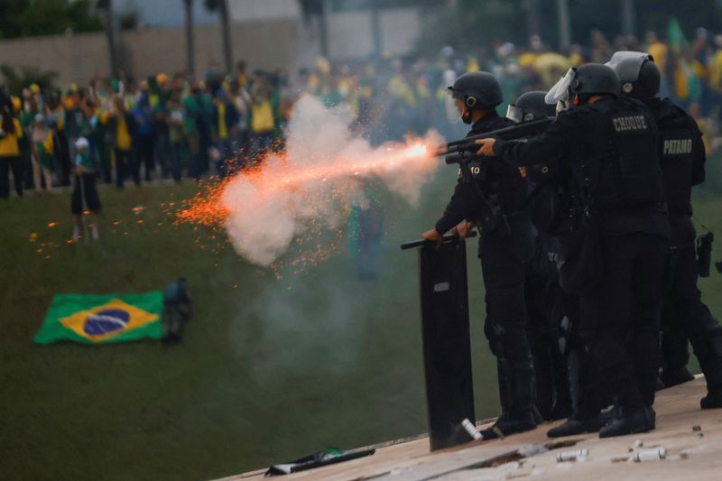 &copy; Reuters Bolsonarista que ameaçou \'colapsar o sistema\' no 8 de Janeiro virá ré em processo no STF