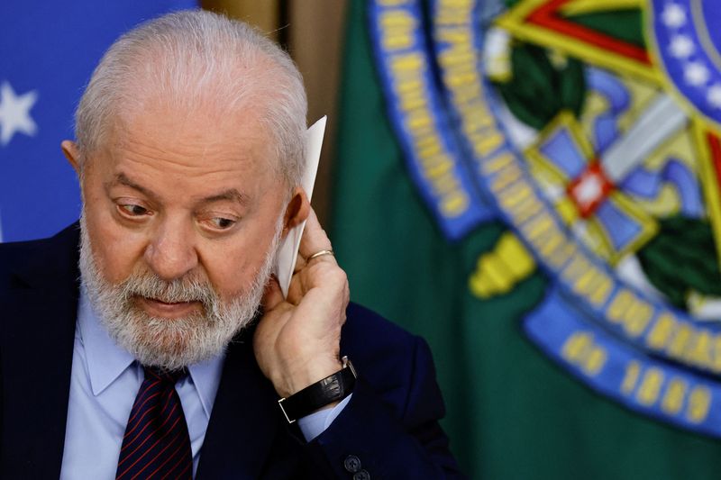 &copy; Reuters Lula recebe presidente da Petrobras para discutir caso dos dividendos