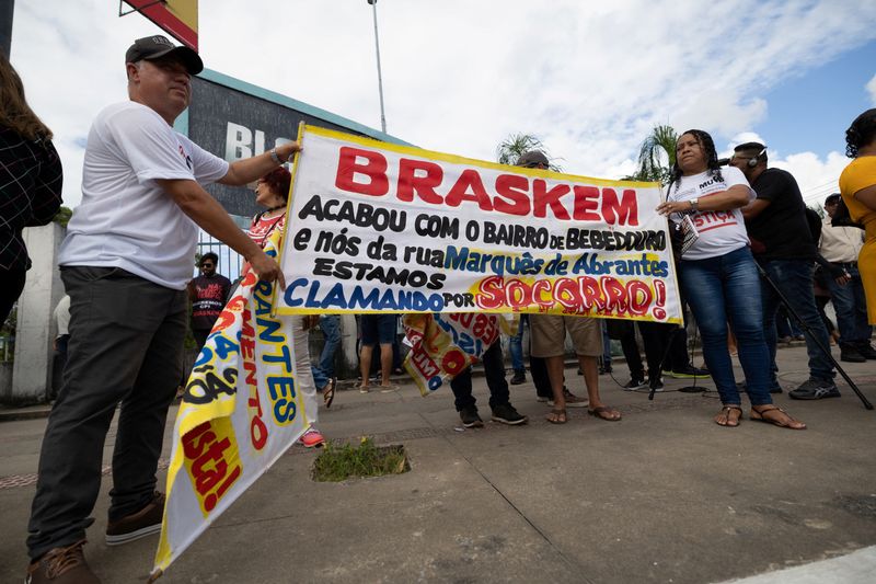 &copy; Reuters Muros de bairros desativados em Maceió têm mensagens à Braskem