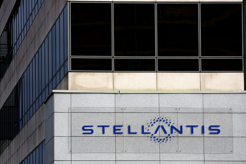 &copy; Reuters Stellantis (STLA) stock down as Q1 revenue, vehicle sales fall short