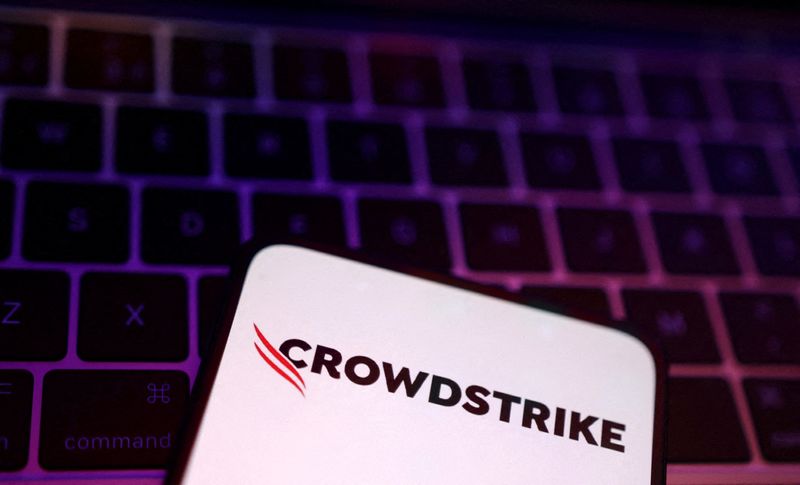 &copy; Reuters CrowdStrike corta orientação após turbulência cibernética de julho; ação cai 2,8%