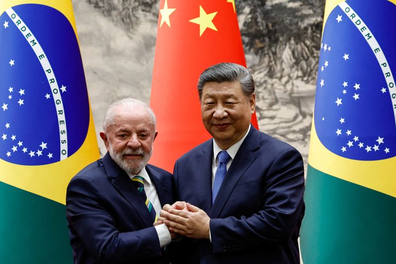&copy; Reuters Xi Jinping diz ver Brasil e China como exemplos no Sul Global