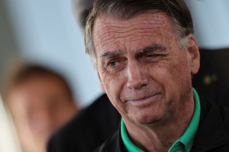 &copy; Reuters Tarcísio pede autorização a Moraes para visitar Bolsonaro em prisão domiciliar