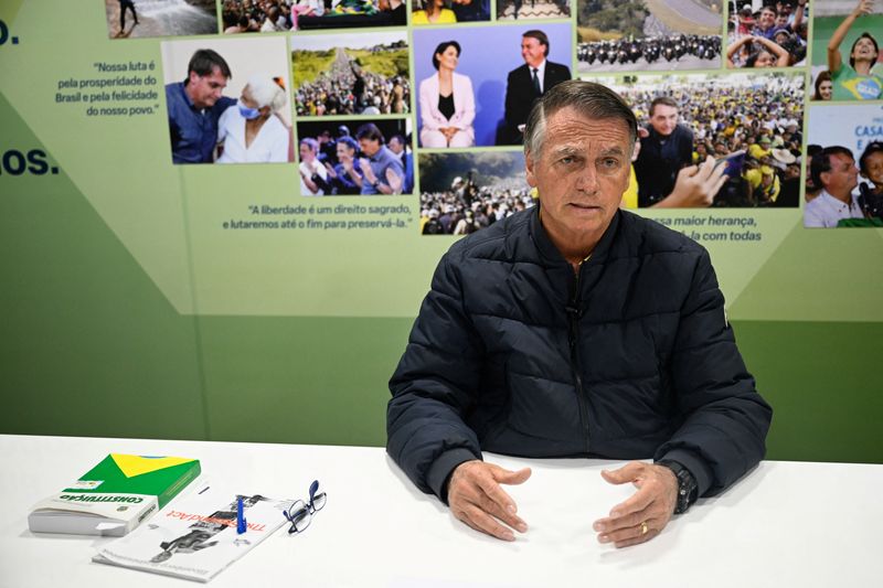 &copy; Reuters Bolsonaro promete ficar calado e pede explicação de Moraes sobre o que ele pode ou não fazer