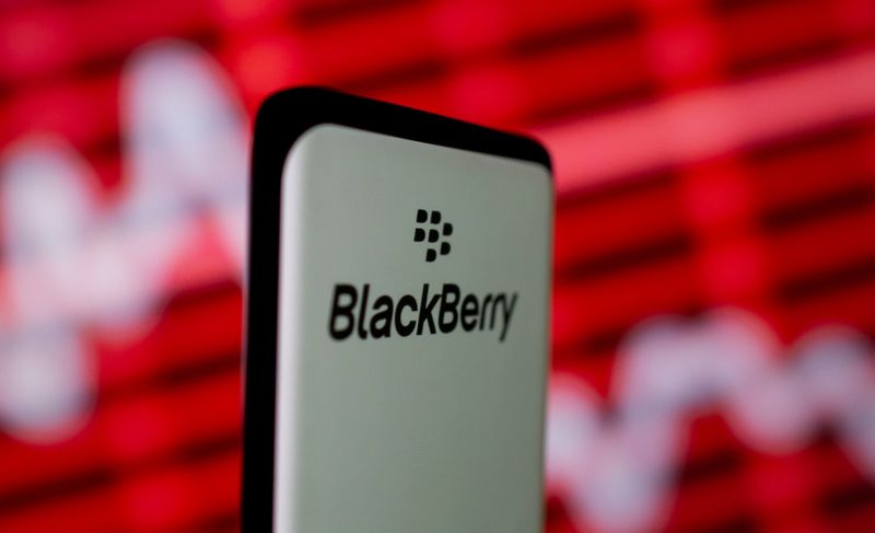 © Reuters. The Blackberry logo is shown on a office  tower in Irvine, California, U.S., October 20, 2020.   REUTERS/Mike Blake