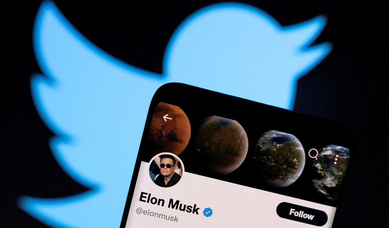 Акции Twitter взлетели на очередном предложении Маска о покупке сервиса