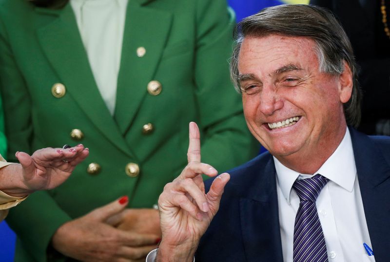 Valdemar chama Bolsonaro e filhos de 'vencedores homéricos' após operação contra Carlos