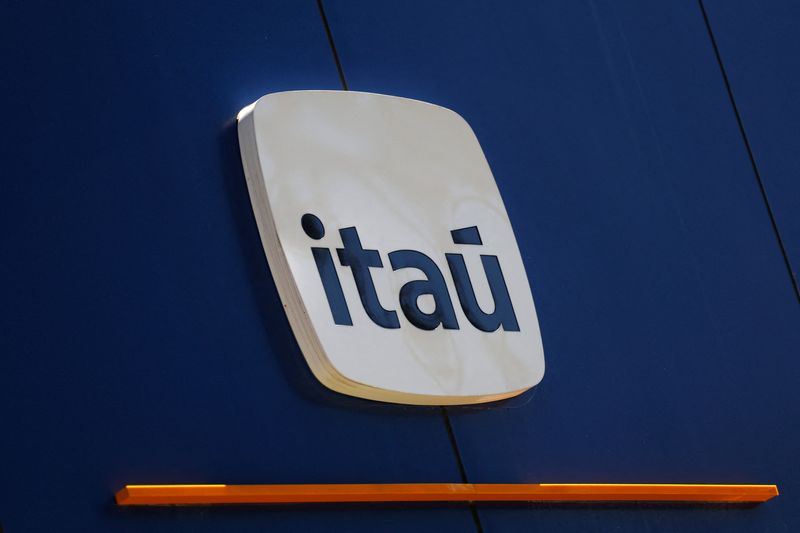 &copy; Reuters Itaú diz que Selic deve ser mantida em 15%, em decisão unânime, apesar de novas incertezas