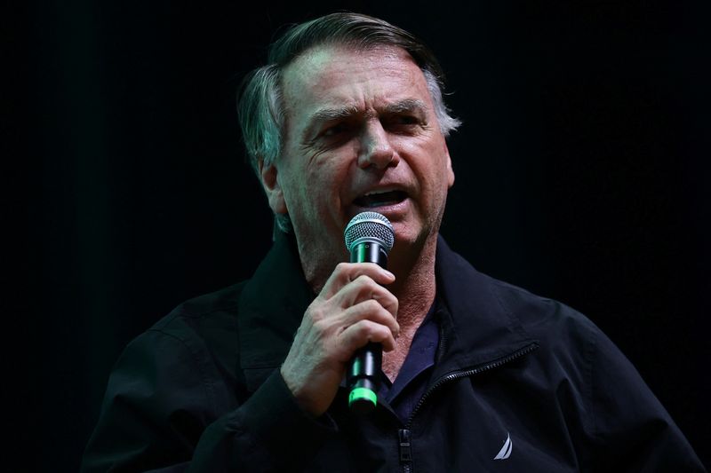 &copy; Reuters Bolsonaro pede que Dino e Zanin sejam impedidos de julgar denúncia do golpe