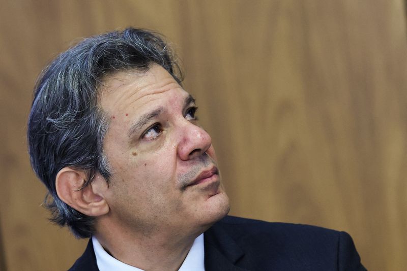 &copy; Reuters Lula 'joga em várias frentes' para fazer economia girar, afirma Haddad